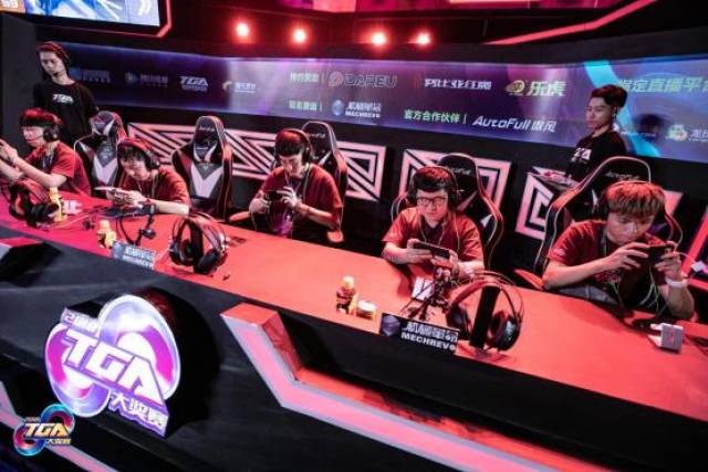 中国服务贸易凭啥逆势“破万亿”（人民时评）.