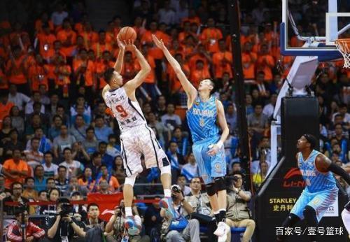 一名前锋在 一名前锋在