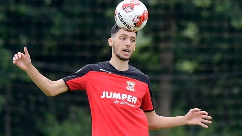 3岁中锋在 3岁中锋在