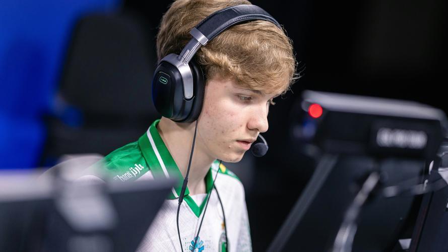 国足排名跌 国足排名跌